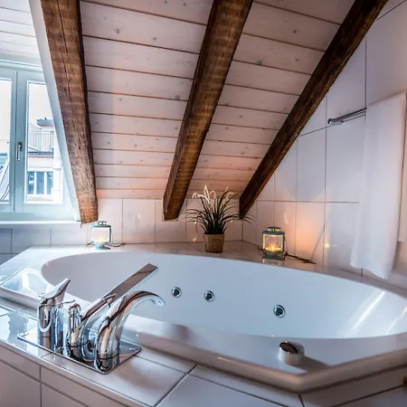 Le Bijou Lintheschergasse / Hb