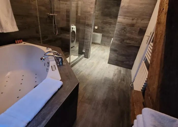 Le Bijou Lintheschergasse / Hb *