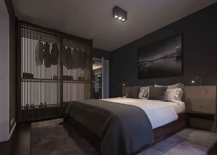 Le Bijou Lintheschergasse / Hb