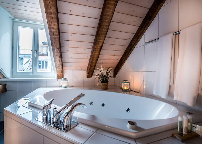 Le Bijou Lintheschergasse / Hb