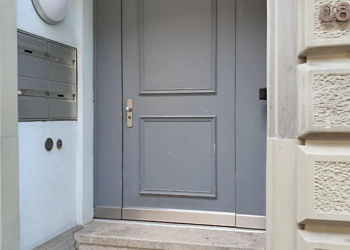 Le Bijou Lintheschergasse / Hb