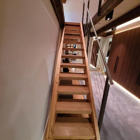 Le Bijou Lintheschergasse / Hb Daire