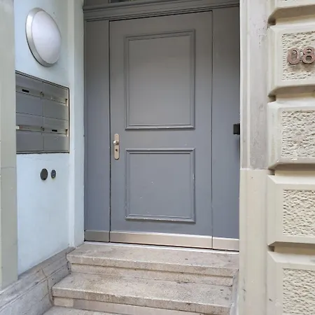 Le Bijou Lintheschergasse / Hb